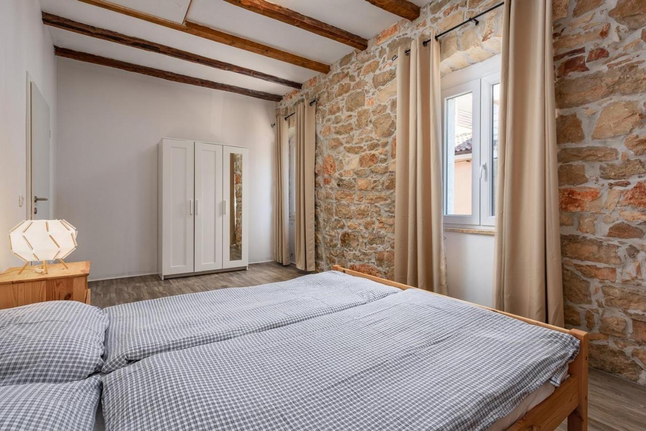 Apartment Center House With Umag
