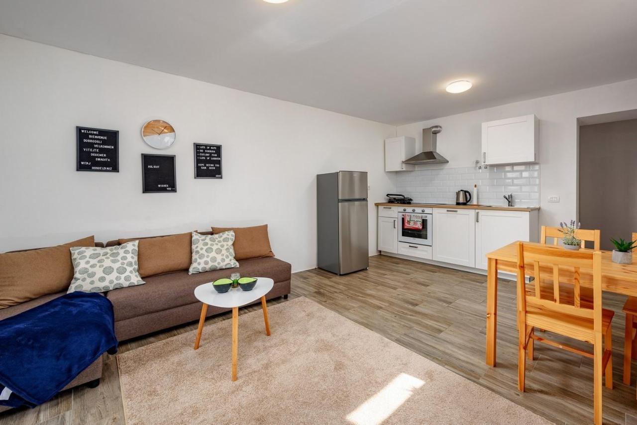 Apartment Center House With Umag