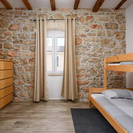Center House With Apartments Umag Exterior foto