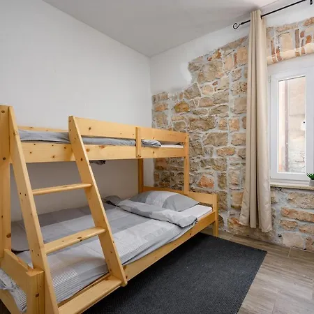 Center House With Apartments Umag Exterior foto