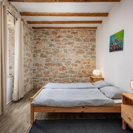 Center House With Apartments Umag Exterior foto