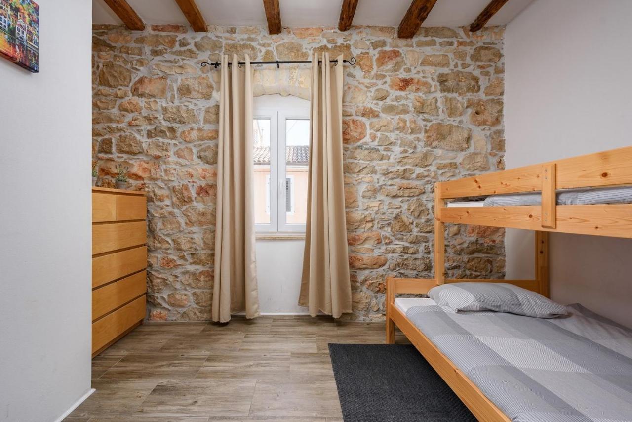 Center House With Umag