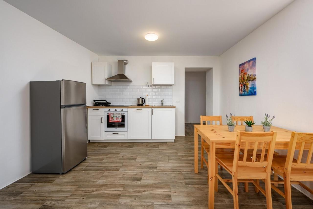Apartment Center House With Umag