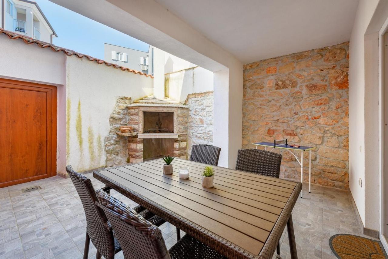 Center House With Apartment *