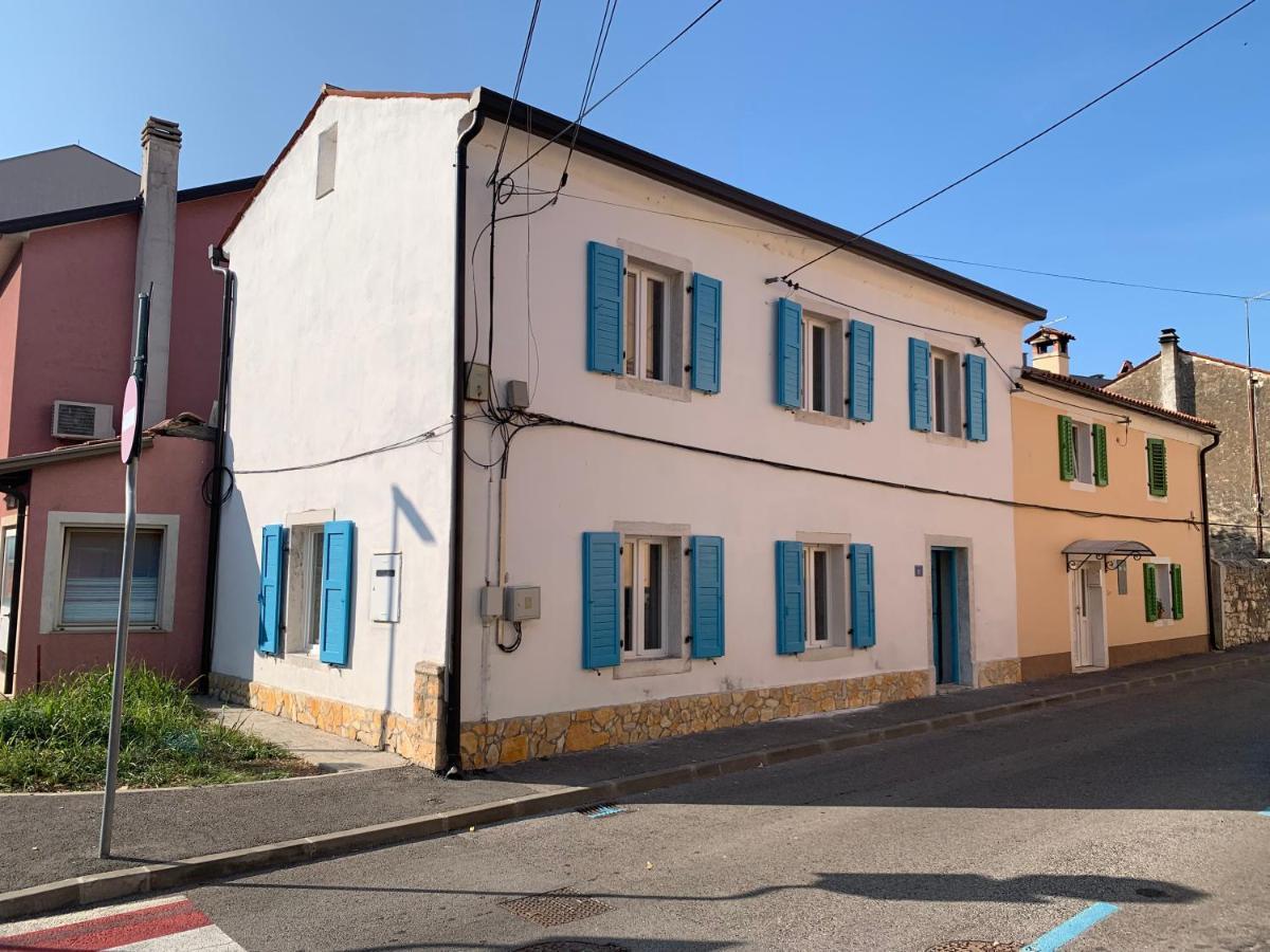 Center House With Apartment *