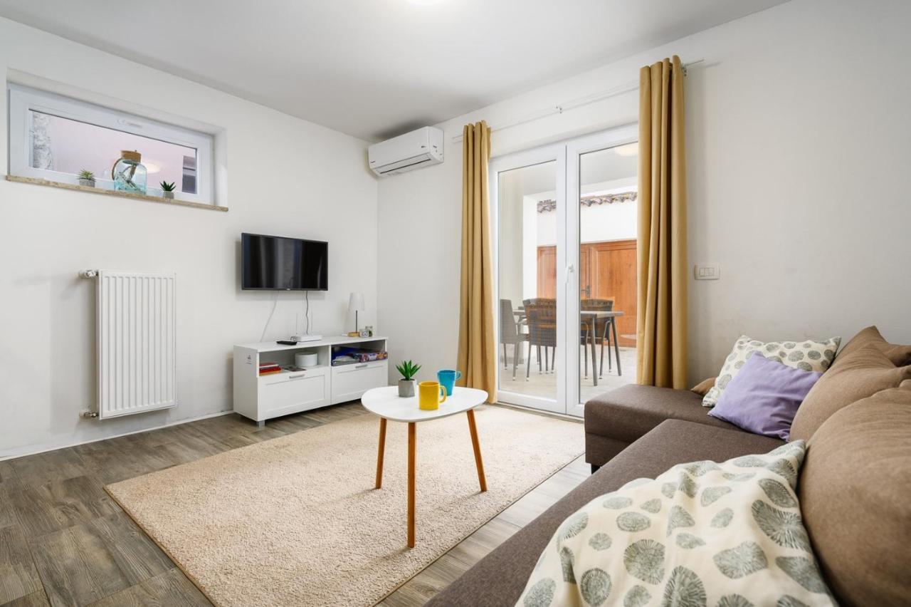 Center House With Apartment *